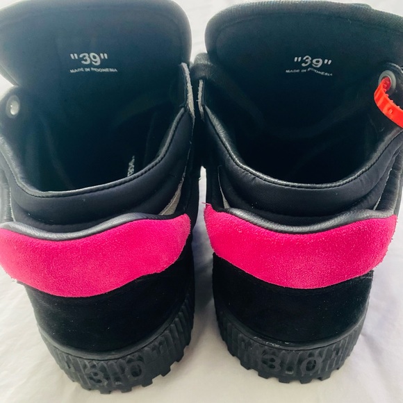 Off White - Picture 4 of 8